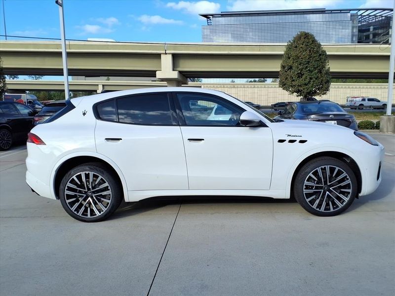 New 2025 Maserati Grecale ModenaImage 5