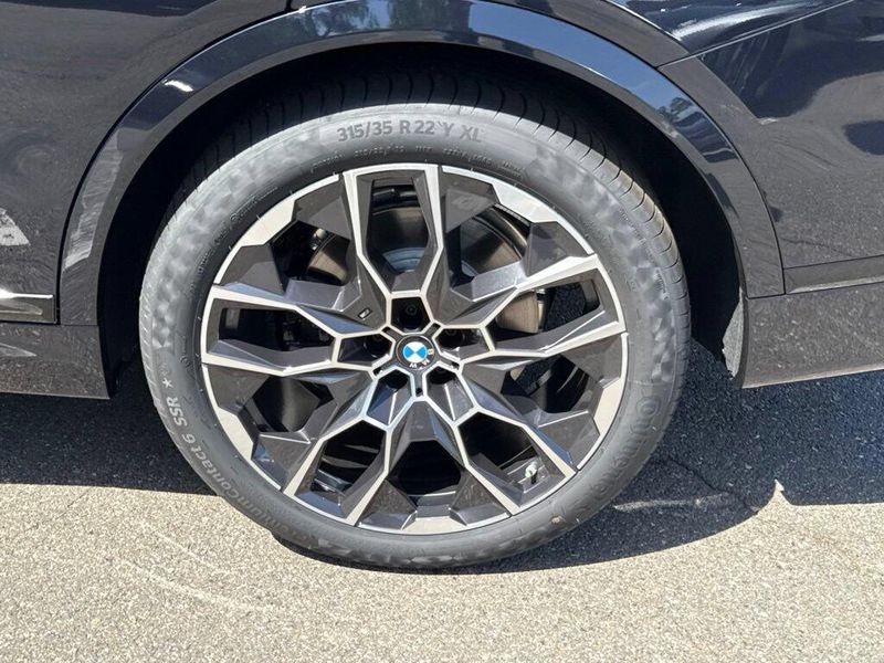New 2027 BMW X7 xDrive40iImage 14