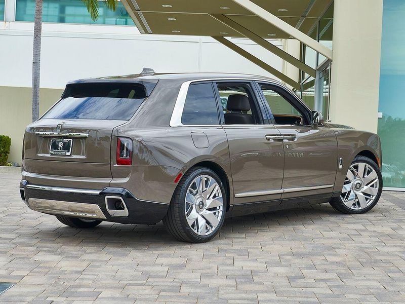 New 2027 Rolls-Royce Cullinan Image 2