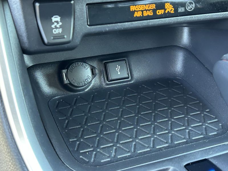2022 Toyota RAV4 XLE PremiumImage 24
