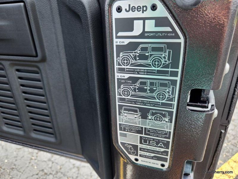 New 2025 Jeep Wrangler 4-door SaharaImage 24