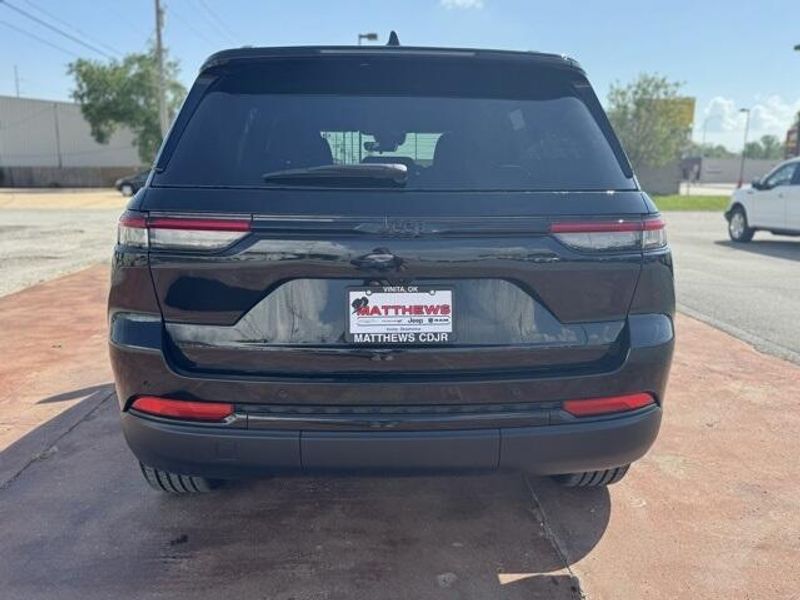 2025 Jeep Grand Cherokee Altitude X 4x2Image 4