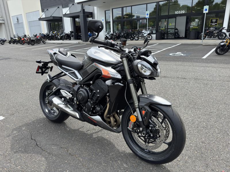 2025 Triumph Street Triple 765 RS - SILVER ICE 