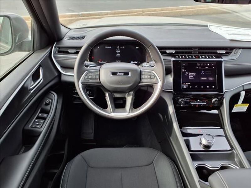 New 2025 Jeep Grand Cherokee L Image 10