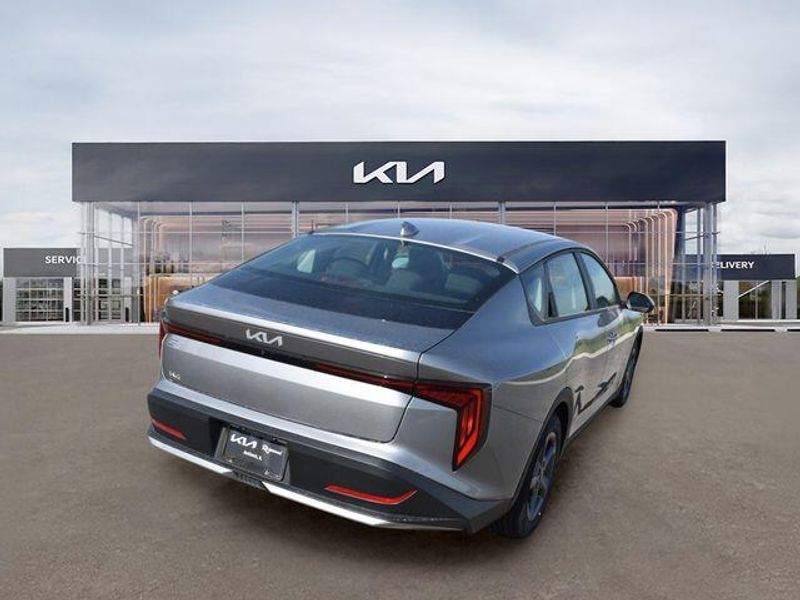 New 2026 Kia K4 LXSImage 4