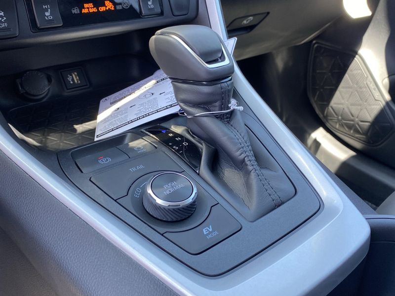 New 2025 Toyota RAV4 Hybrid XLE PremiumImage 18