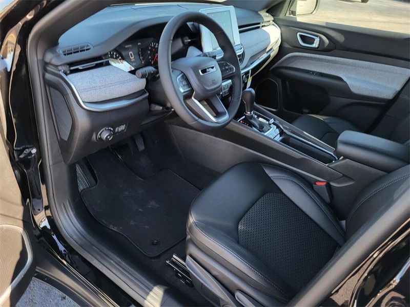 2025 Jeep Compass Latitude 4x4Image 24