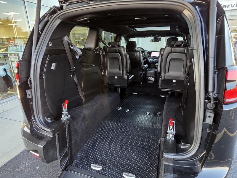 New 2027 Chrysler Pacifica Select