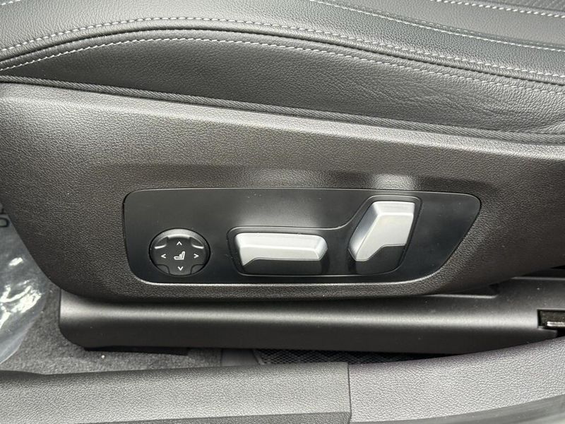 2022 BMW 3 Series 330iImage 18