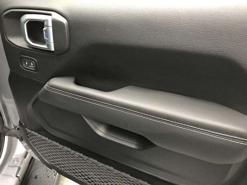 Used 2021 Jeep Gladiator OverlandImage 25