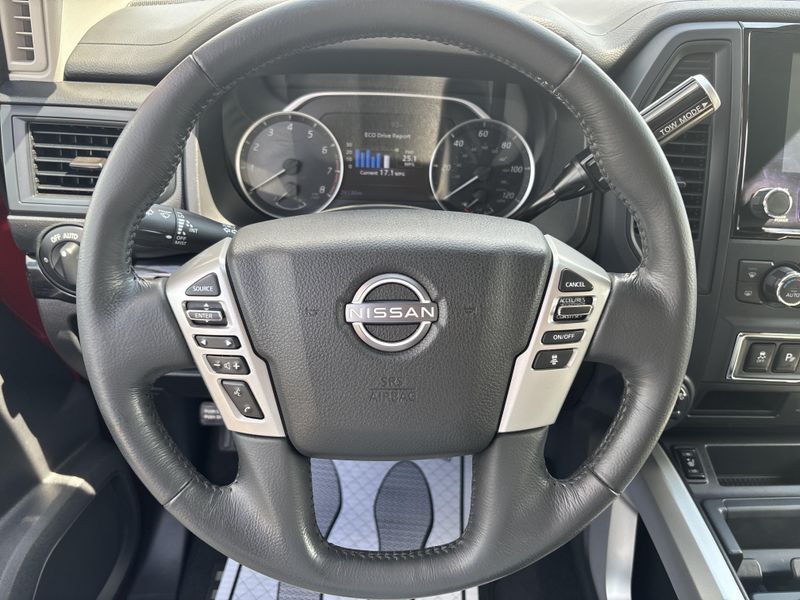 Used 2024 Nissan Titan SVImage 15