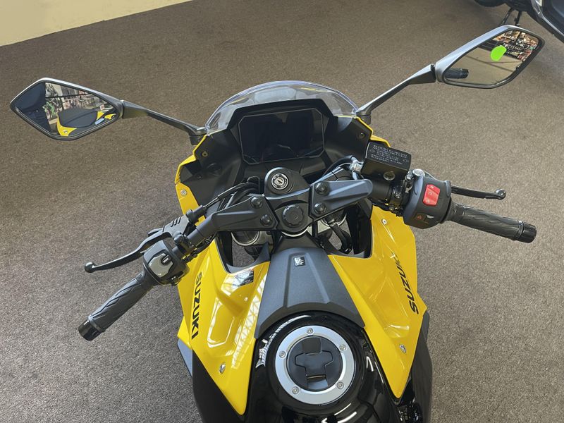2025 Suzuki GSX-8R Image 7
