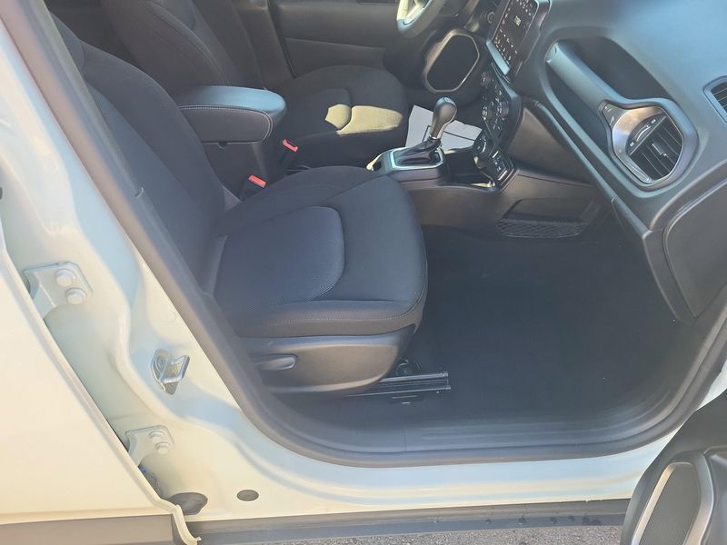 Used 2023 Jeep Renegade LatitudeImage 20