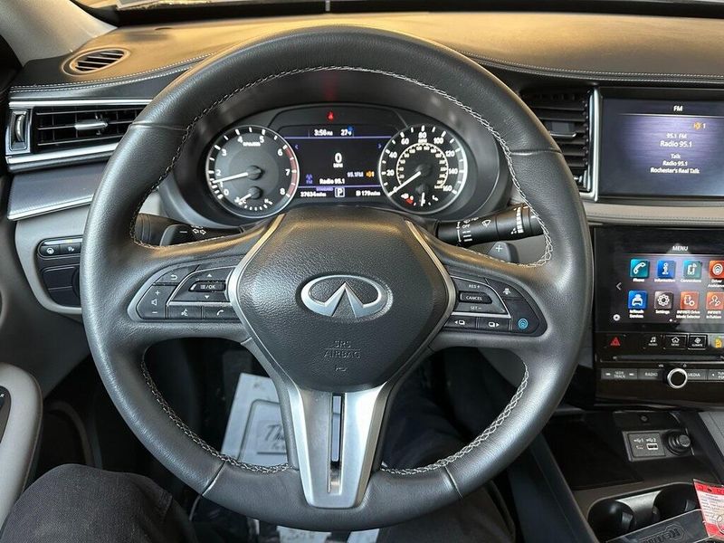 2023 INFINITI QX50 LuxeImage 2