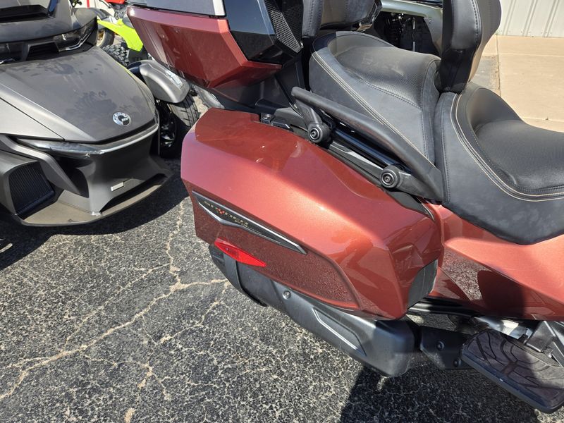 NEW 2026 CAN-AM SPYDER F3 LIMITED SPECIAL SERIES Image 13