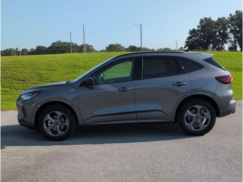 Used 2024 Ford Escape ST-LineImage 2