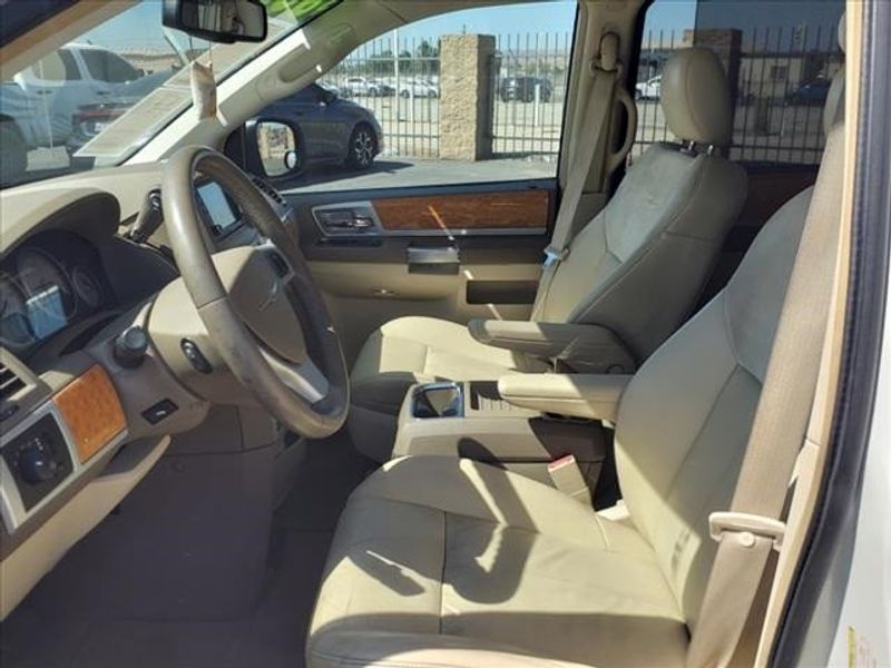 2008 Chrysler Town & Country LimitedImage 19