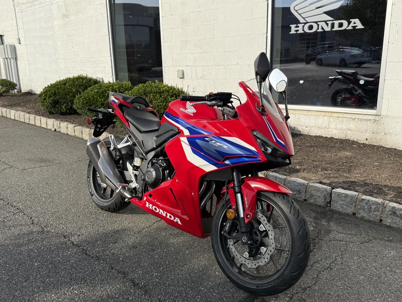 2025 Honda CBR500RImage 1