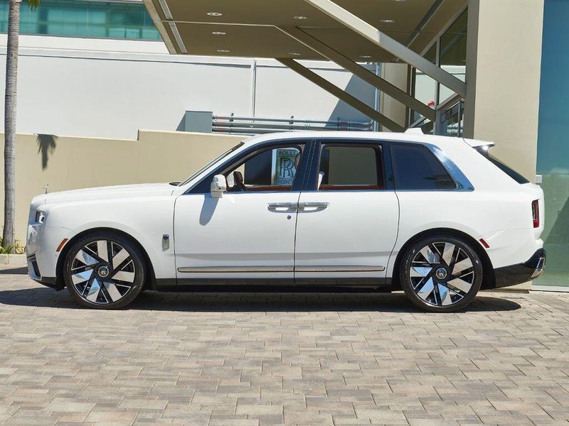 Used 2025 Rolls-Royce Cullinan Image 3