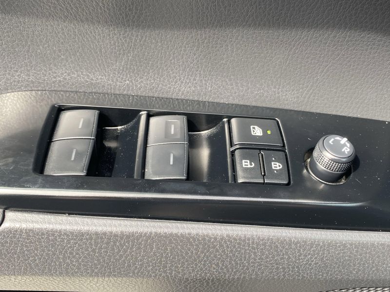 2025 Toyota Camry LEImage 27