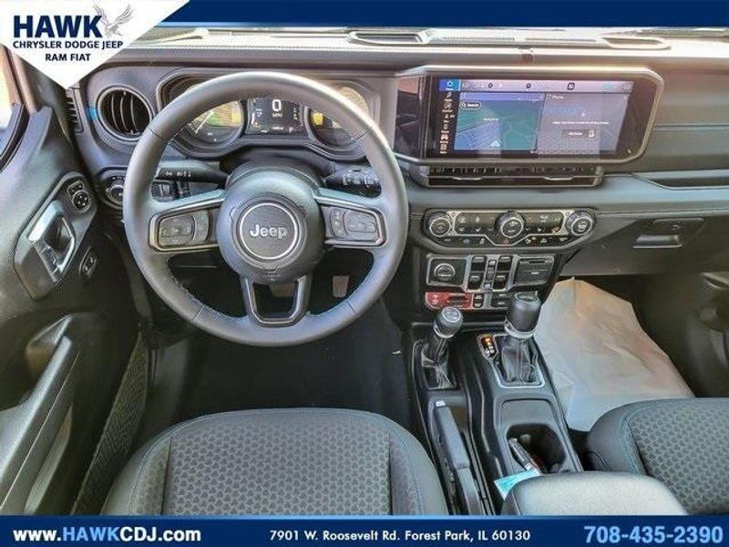 2024 Jeep Wrangler Rubicon 4xe photo 11