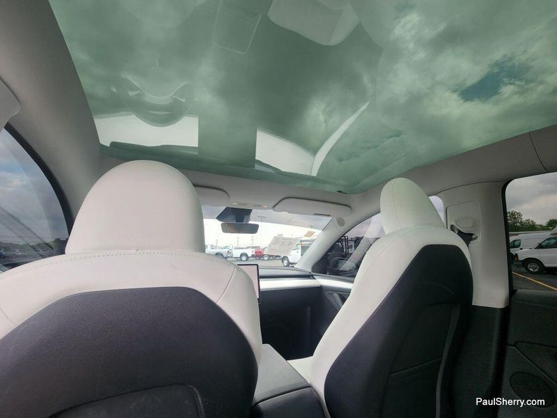 2024 Tesla Model Y Long RangeImage 57