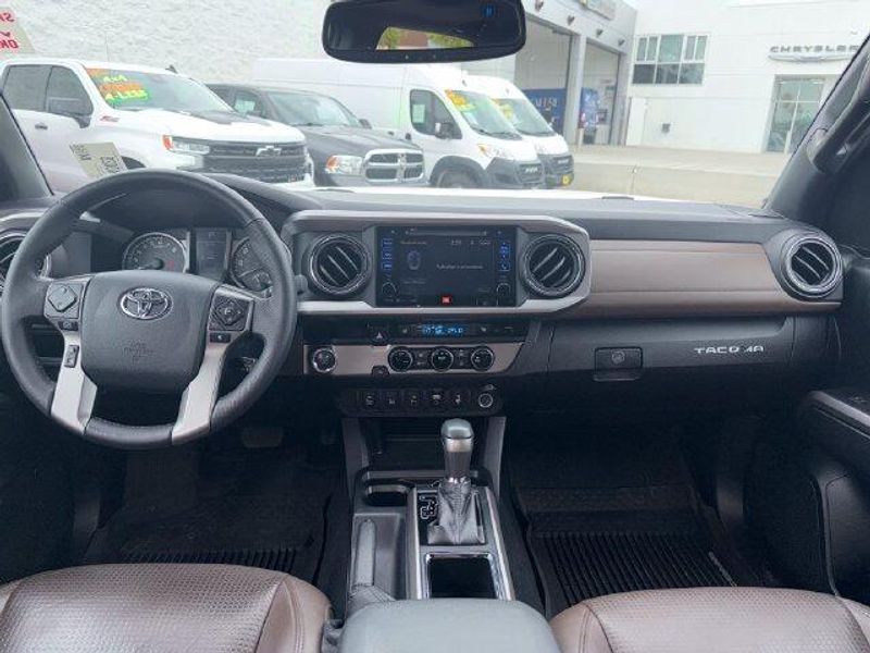 Used 2017 Toyota Tacoma LimitedImage 12