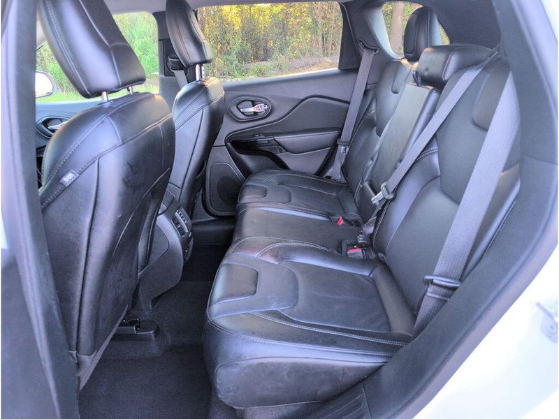 Used 2023 Jeep Cherokee Altitude LuxImage 29