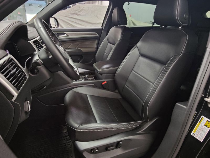 Used 2023 Volkswagen Atlas Cross Sport AWD V6 SE w/TechnologyImage 16