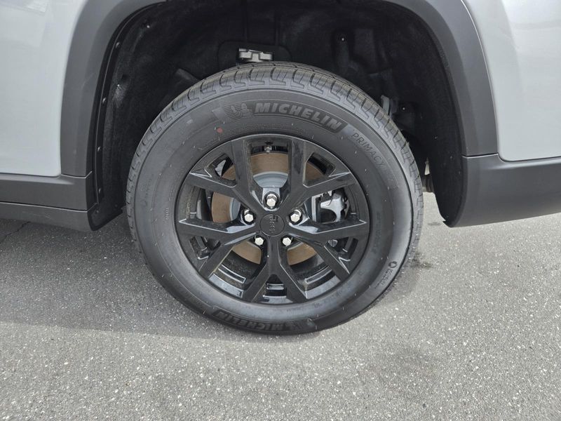 New 2026 Jeep Grand Cherokee L Laredo Altitude 4x4