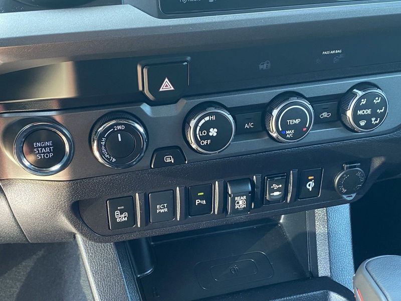 2019 Toyota Tacoma TRD Off-RoadImage 23
