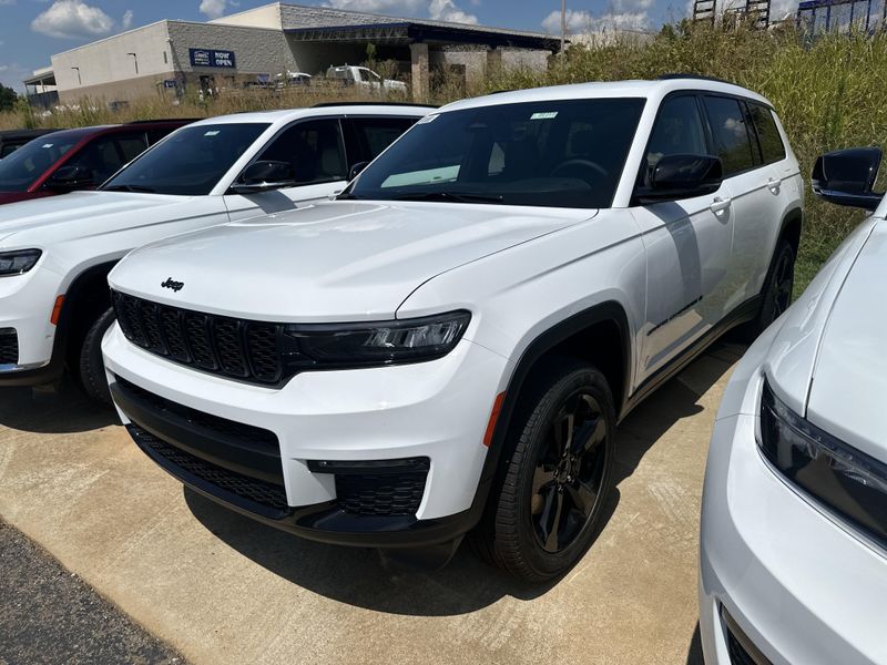 New 2025 Jeep Grand Cherokee L Limited 4x4Image 1