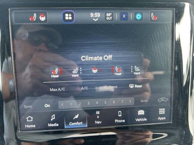 2024 RAM 1500 LaramieImage 36
