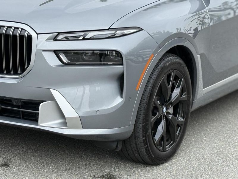 2025 BMW X7 xDrive40iImage 11