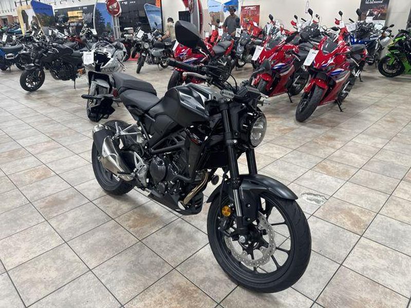 New 2025 Honda CB300R ABS Image 11