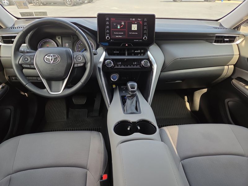 2022 Toyota Venza LE photo 22