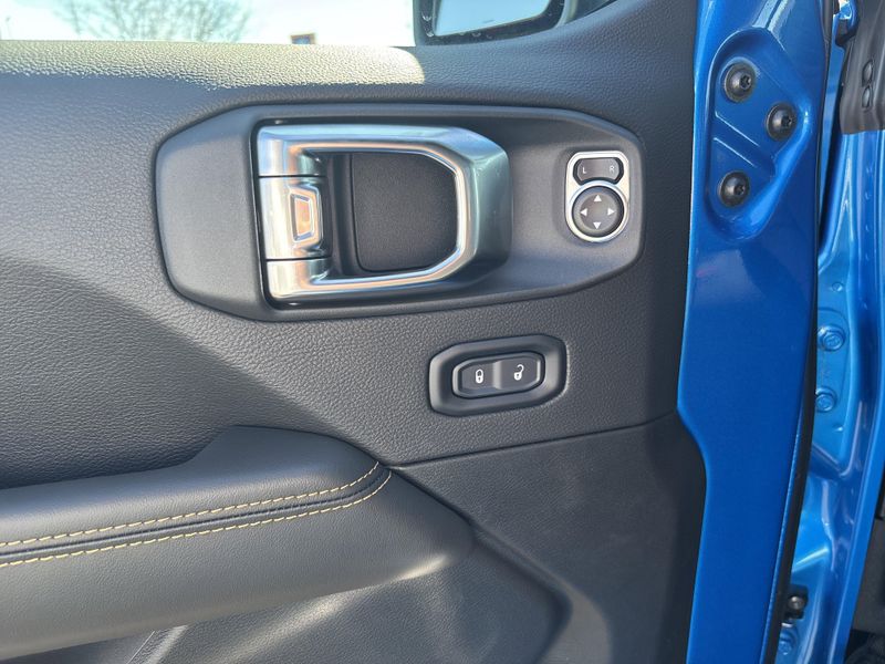 New 2026 Jeep Wrangler 4-door SaharaImage 24