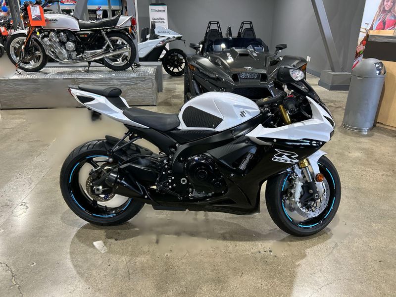 2020 Suzuki GSX-R750 Image 10