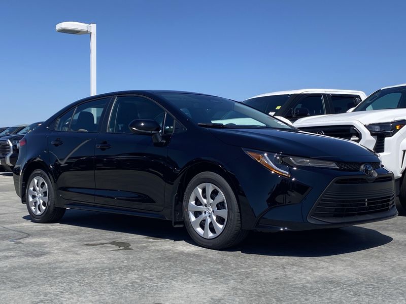 New 2025 Toyota Corolla LEImage 2