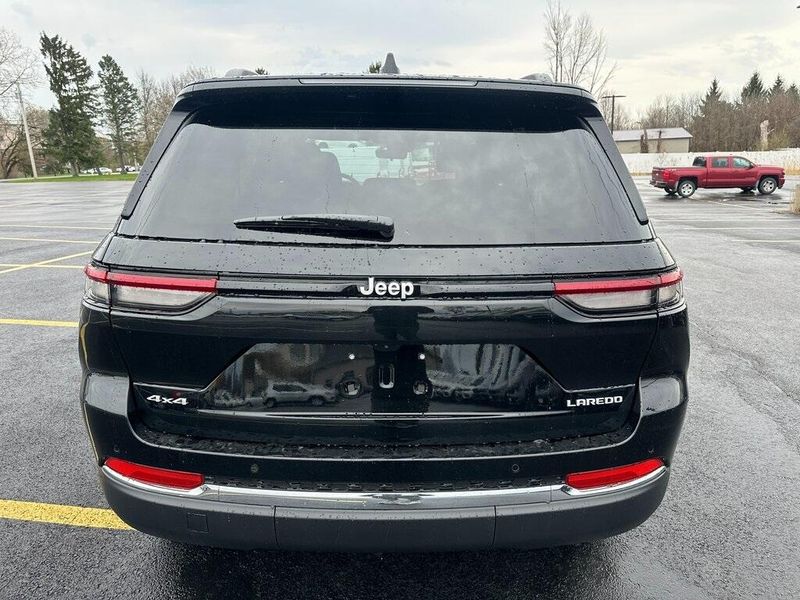 2025 Jeep Grand Cherokee Laredo X 4x4Image 9
