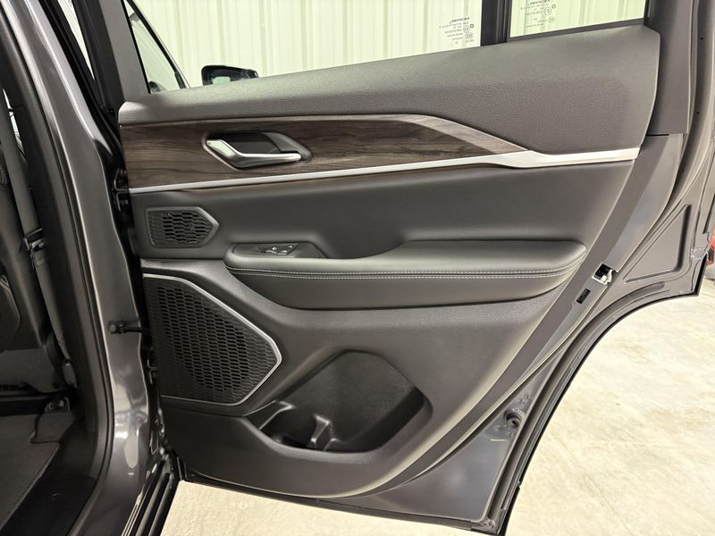 New 2026 Jeep Grand Cherokee Limited 4x4Image 11