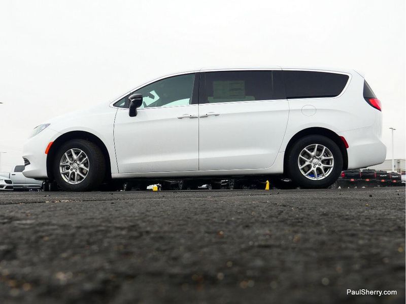 New 2026 Chrysler Voyager Lx
