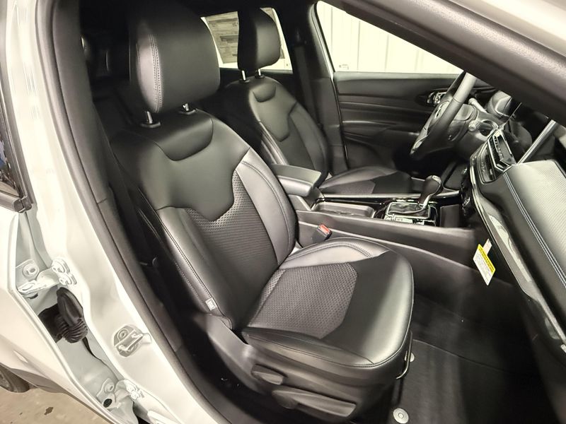 New 2026 Jeep Compass Latitude Altitude 4x4Image 12