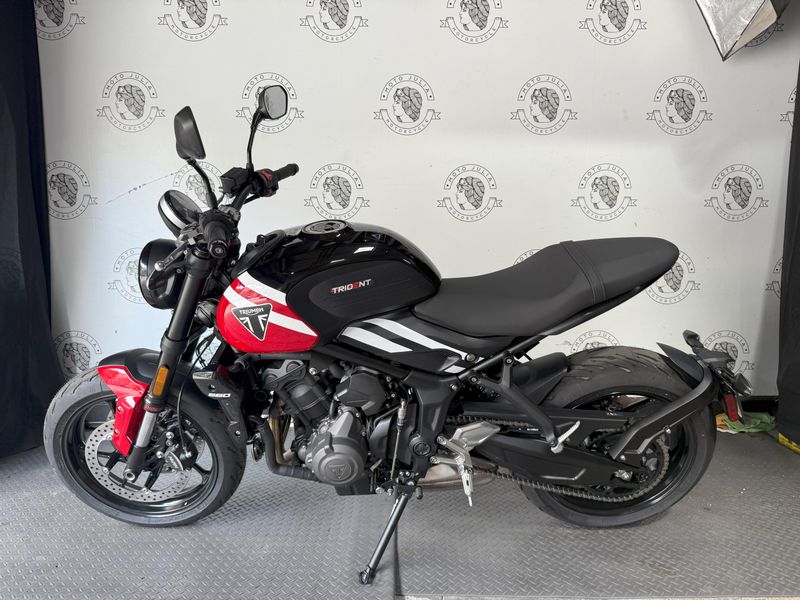 2025 Triumph TRIDENT 660 