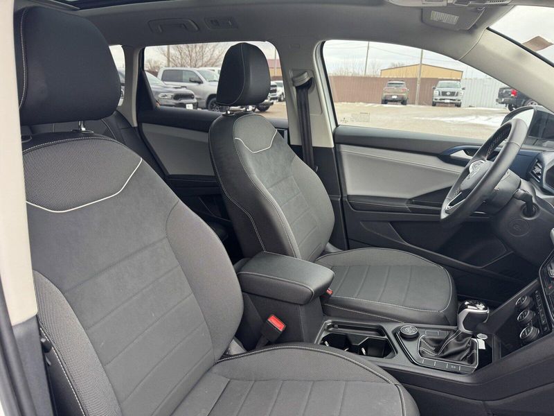 2024 Volkswagen Taos SEImage 14
