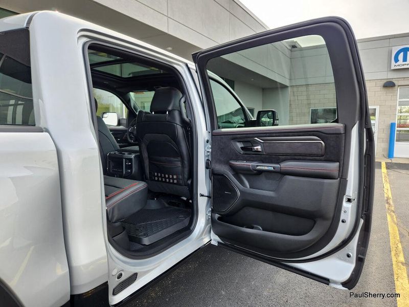 New 2026 RAM 1500 Rho Crew Cab 4x4 5'7' Box