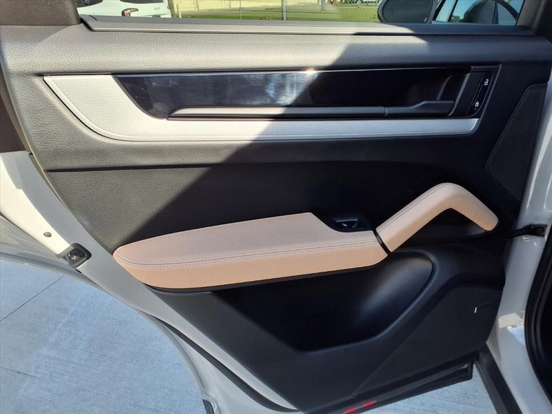 Used 2024 Porsche Cayenne Coupe BaseImage 11