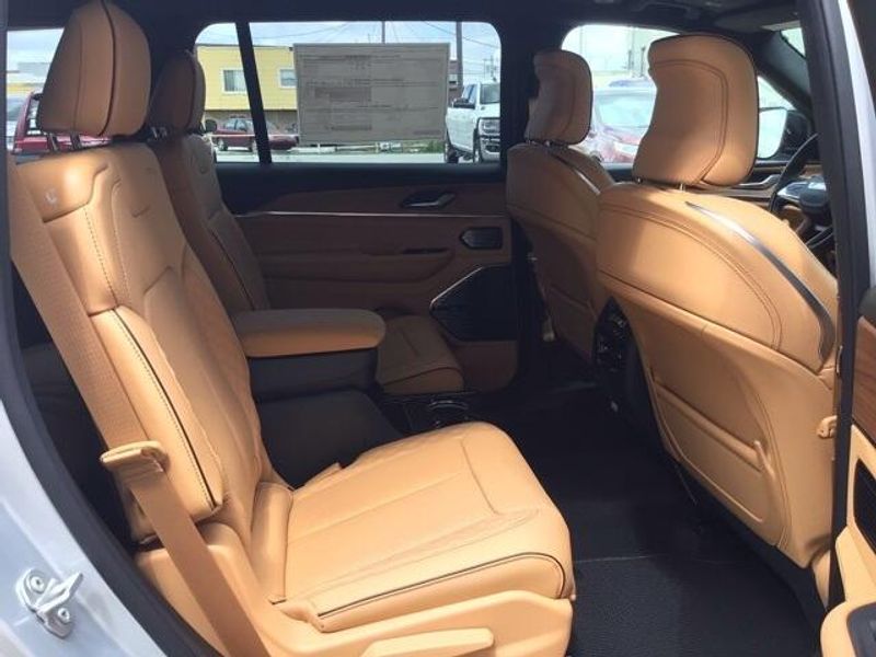 2025 Jeep Grand Cherokee L Summit Reserve 4x4Image 21