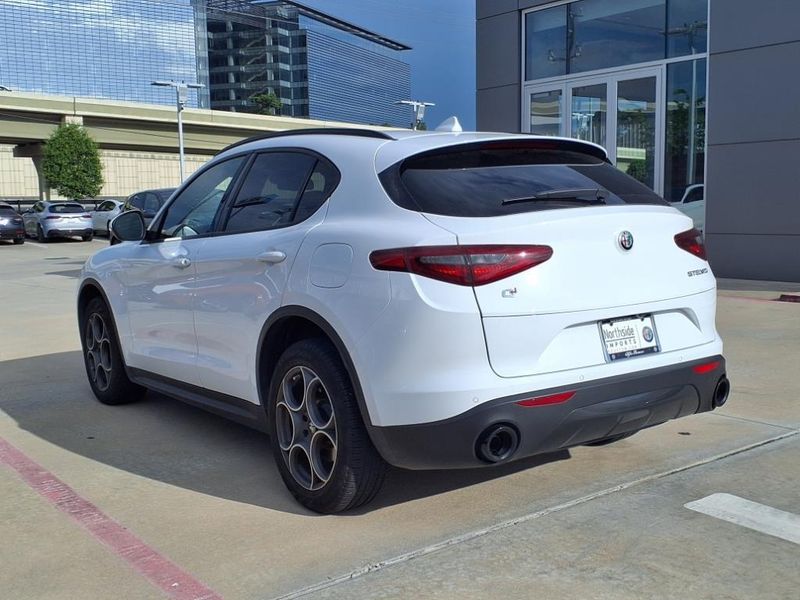 2022 Alfa Romeo Stelvio SprintImage 2