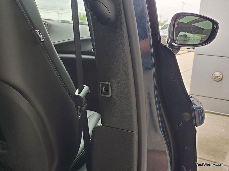 New 2025 Chrysler Pacifica SelectImage 27